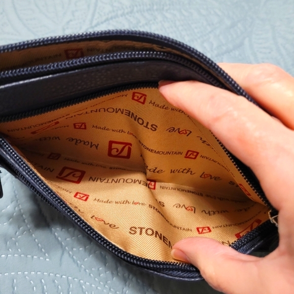 STONEMOUNTAIN USA Hampton Casual Clutch Mini Pebbled Leather Purse NEW - Picture 6 of 8